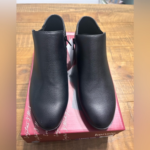 Kensie Sammy Black Ankle Boot - Picture 3 of 11